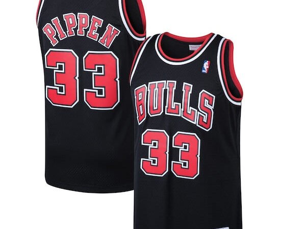 Scottie Pippen Chicago Bulls  1997/98 Hardwood Classics Swingman Jersey - Black/White